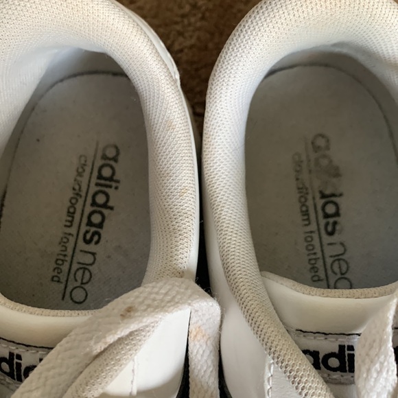 adidas Classic White and Black Womens Sneakers, Size 9. - Picture 3 of 7